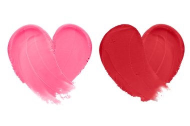 Beyaz arka planda kalp fırçası. Kalp şeklinde kozmetik krem lekesi..