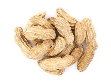 Beyaz arka planda izole edilmiş haşlanmış fıstık. Fıstık yığını.