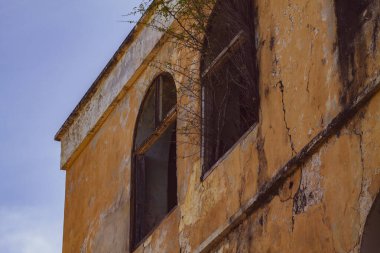 Curacao adasının kayalık kıyıları