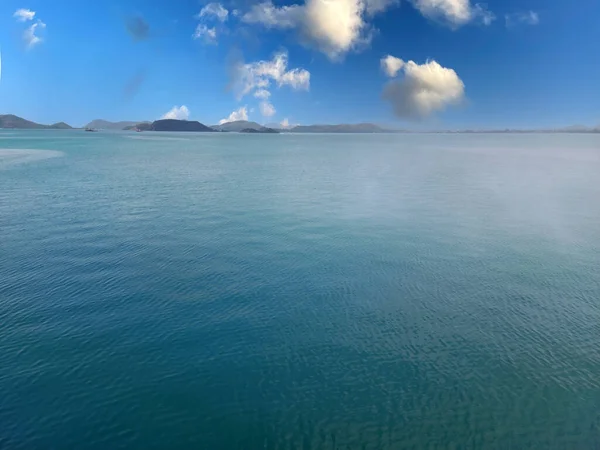Prachtige Zeegezicht Met Blauwe Lucht Wolken Natuur Samenstelling — Stockfoto