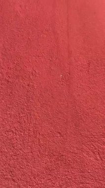 Güney İspanya 'da sıcak kırmızı asfalt dokusu, güneş ışığı ve temiz yüzey.