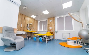 Boş, rahat bir tıp odası. Çok modern hastane odası..