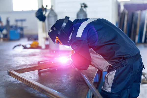 Hard Working Man Welding Metal Construction Craftsman Sawing Metal Workshop — Stock Photo, Image