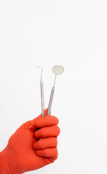 Ontkenningsinstrumenten Handschoenhanden Tandheelkundige Hulpmiddelen Geïsoleerde Achtergrond — Stockfoto