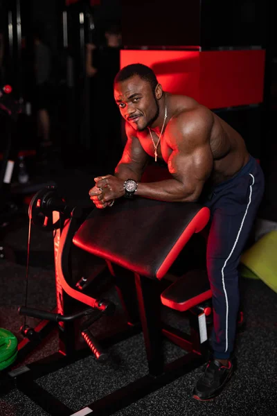 Shirtless Sterke Bodybuilder Sportschool Uit Werken Knappe Atleet Mannelijke Persoon — Stockfoto