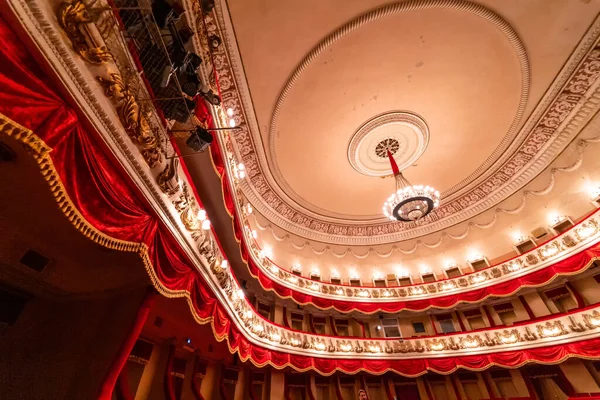 Luxurious Theater Hall Classic Baroque Style View Empty Theatre Red — Stockfoto