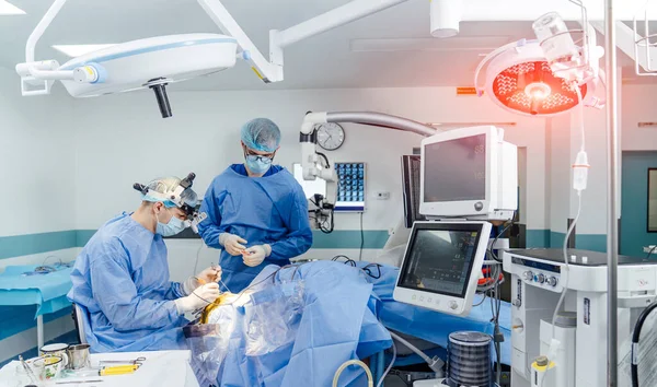 Moderna Sala Operatoria Ospedaliera Dispositivi Medici Emergenza Neurochirurgia — Foto Stock