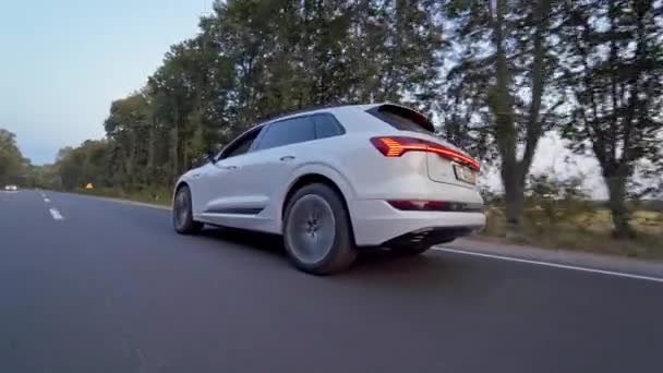 Audi Tron Autópályán Audi Tron Egy Teljesen Elektromos Kompakt Luxus — Stock videók