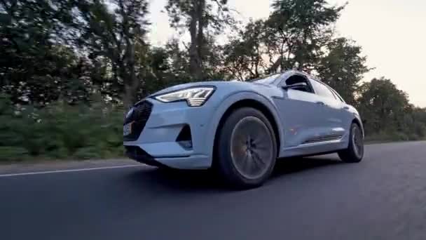 Speeding Audi Tron Highway New Audi Tron Fully Electric Vehicle — Vídeo de Stock