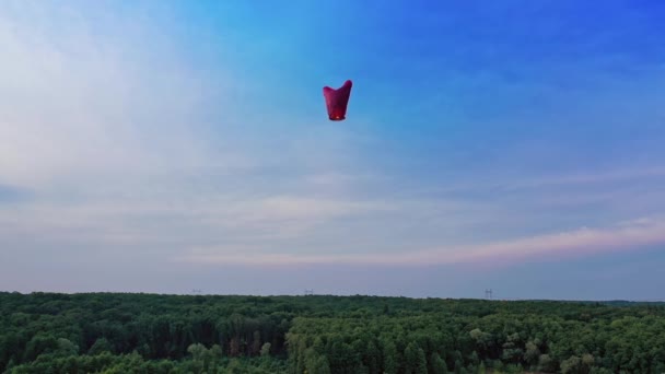Αερομπαλόνι Στον Ουρανό Ανάψτε Φανάρια Που Πετούν Προς Τον Ουρανό — Αρχείο Βίντεο