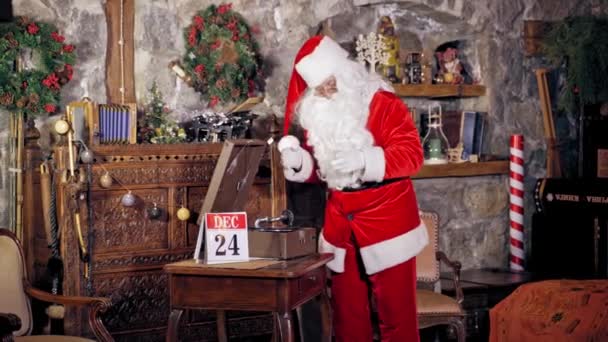 Moş Crăciun Aşteaptă Crăciunul Moș Crăciun Acasă Pregătindu Pentru Crăciun — Videoclip de stoc