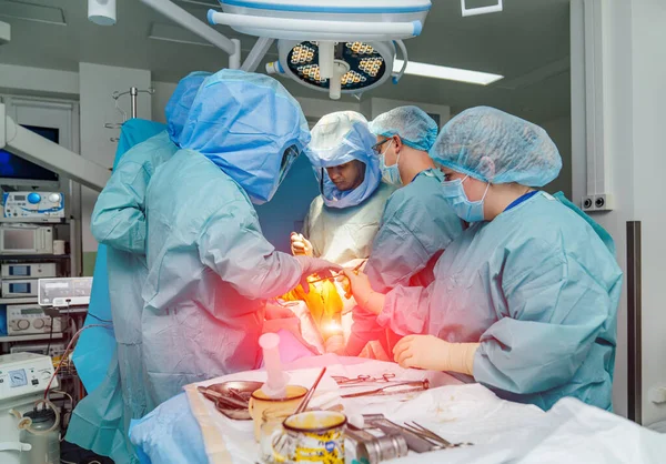 Medici Chirurghi Perfezionano Operazione Sala Operatoria Chirurgica Invasiva — Foto Stock