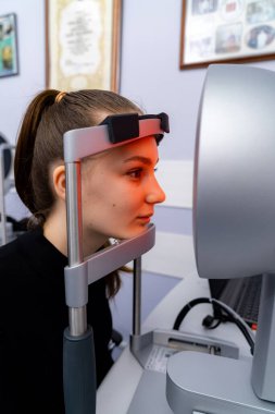 Optometri görüş tanısı. Göz muayenesi..