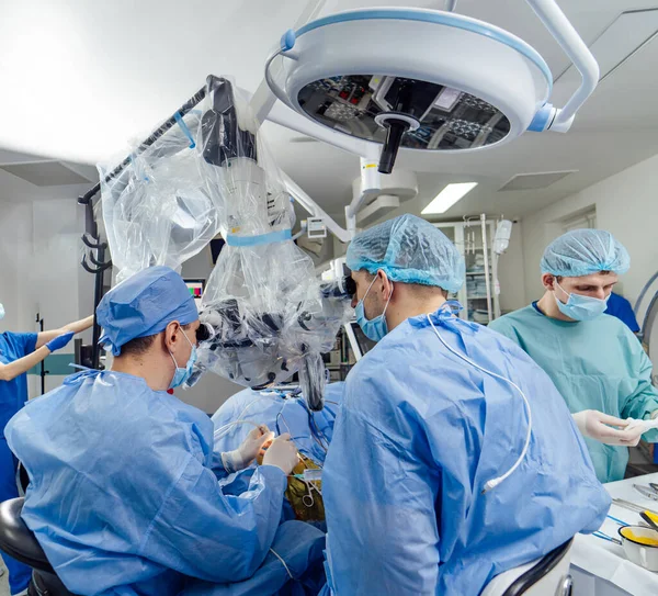 Medici Maschera Protettiva Che Fanno Operazione Squadra Chirurghi Che Lavora — Foto Stock