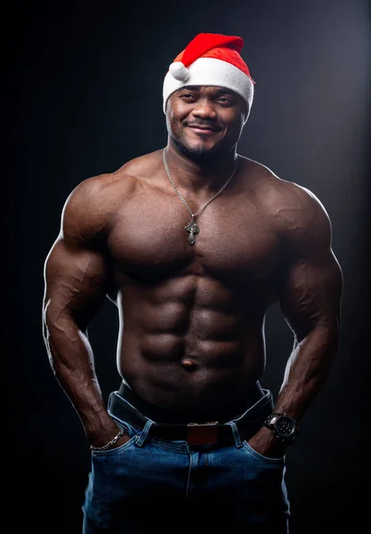 Starker Muskulöser Mann Mit Weihnachtsmütze Sexy Weihnachtsmann Mit Fittem Oberkörper — Stockfoto