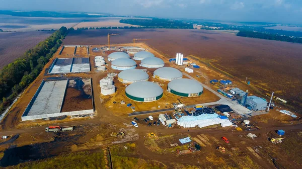 精炼厂水库行业 大型工厂仓库的空中拍摄 — 图库照片