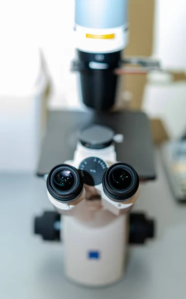 Mikroskop Pro Výzkum Vědecké Vybavení — Stock fotografie