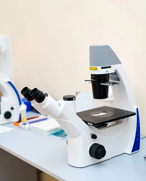 Experimento Científico Biotecnológico Microscopio Médico Laboratorio —  Fotos de Stock