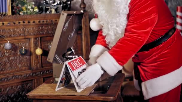 Санта Клауза Календарем Закриття Санта Клаузи Календарним Днем Чекає Різдво — стокове відео