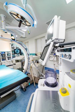 Cerrahi acil durum teknolojileri. Profesyonel ameliyathane.