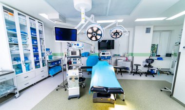 Hastane modern cerrahi odası. Acil yenilikçi sağlık odası.