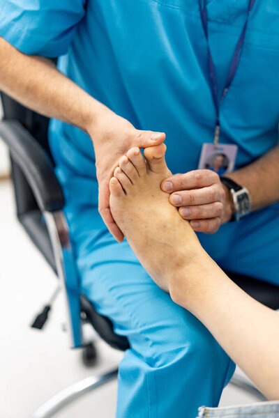 Медицинский осмотр стоп. Ортопедическое лечение пациентов.