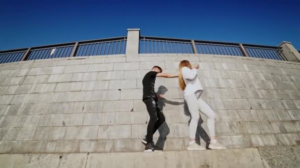 Amateurs Plein Air Romantique Couple Heureux Dansant Sur Rue Plein — Video