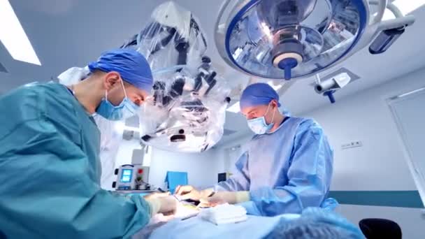 Operationsrummet Sjukhuset Kirurgi Medicinska Team Som Opererar Operationssalen Sjukhuset — Stockvideo