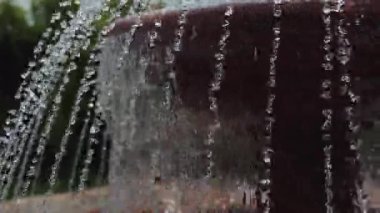 Çeşme dereleri kapanıyor. Çeşme suyu arkaplanı kapat