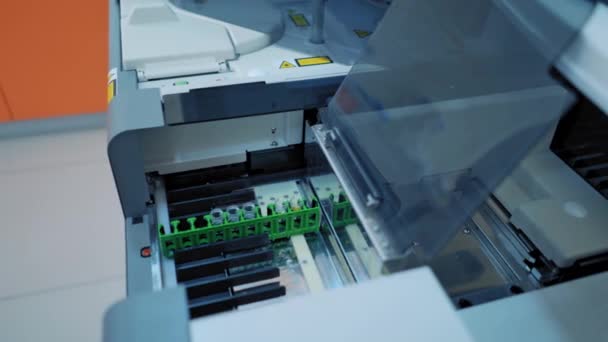 Máquina Robótica Moderna Para Sangue Vista Perto Equipamento Laboratório Químico — Vídeo de Stock