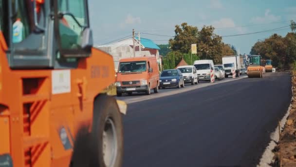 キエフ ウクライナ 2019年10月28日 複雑な輸送移動 高速道路における渋滞 道路建設の様子 — ストック動画