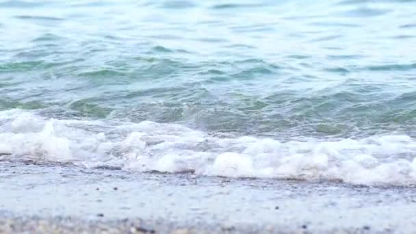 Sluiten Van Waterkant Zand Close Zicht Blauwe Zee Water Golven — Stockvideo