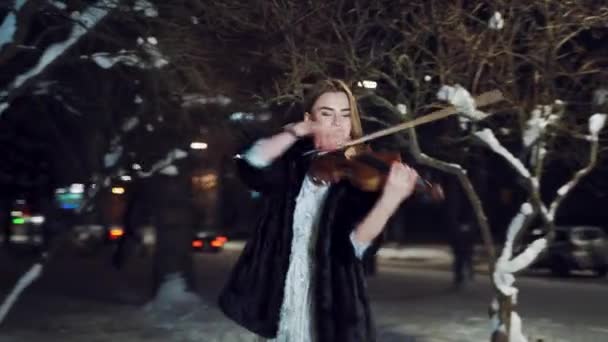 Ragazza Che Esibisce Città Ritratto Donna Eseguire Musica Violino Nel — Video Stock