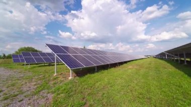 Fotovoltaik enerji santrali. Yenilenebilir güneş enerjisi kullanan enerji santrali