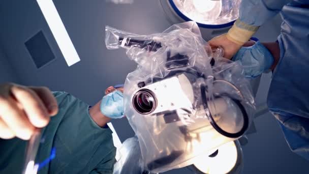 Cirurgiões Operar Hospital Vista Baixo Cirurgiões Desgaste Trabalho Proteção Durante — Vídeo de Stock