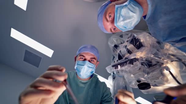 Modern Chirurgisch Systeem Hieronder Het Zicht Van Chirurgen Die Medische — Stockvideo