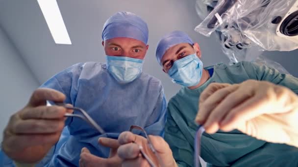 Onderaanzicht Van Chirurgen Tijdens Operatie Team Van Chirurgen Operatietafel — Stockvideo