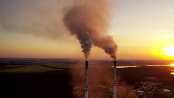 Luftföroreningar Städerna Växt Och Skorsten Stack Med Rök Och Smutsig — Stockvideo