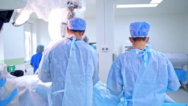 Chirurdzy Szpitalnej Sali Operacyjnej Zespół Medyczny Wykonujący Operacje Sali Operacyjnej — Wideo stockowe