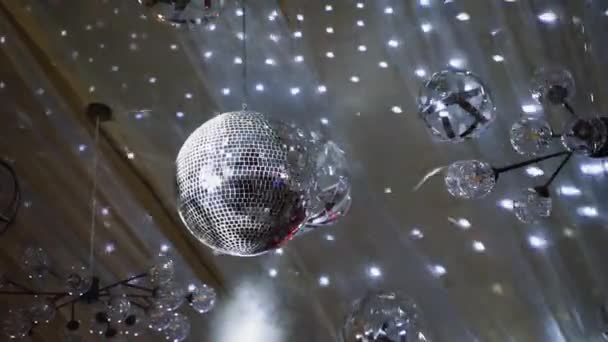 Przemysł Rozrywkowy Nocnego Życia Lustro Disco Ball Wiszące Sufitu — Wideo stockowe