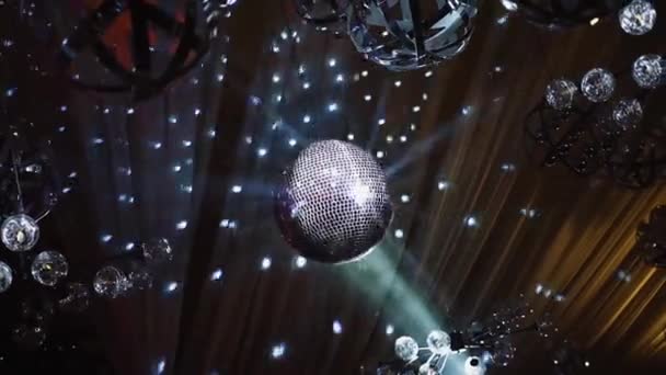 Feestverlichting Discobal Disco Bal Licht Reflectie Achtergrond — Stockvideo