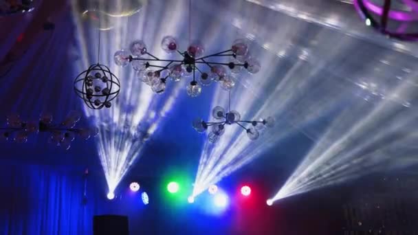 Láseres Brillantes Brillando Club Disco Equipo Iluminación Led Proyectores Coloridos — Vídeos de Stock