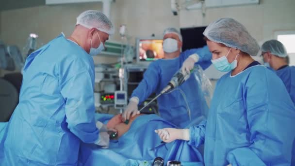 Cirugía Laparoscópica Clínica Trabajo Equipo Cirujanos Realiza Una Complicada Cirugía — Vídeos de Stock