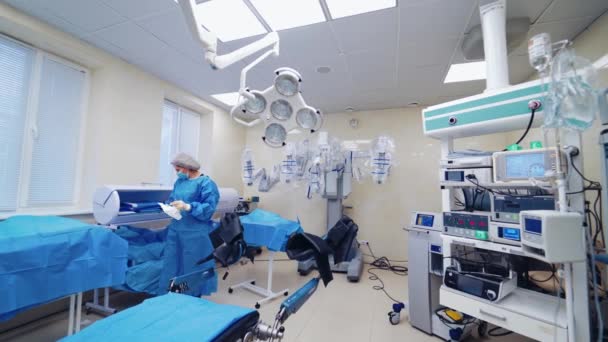 Nowoczesny System Chirurgiczny Medyczny Robot Minimalnie Inwazyjna Operacja Robotyczna — Wideo stockowe