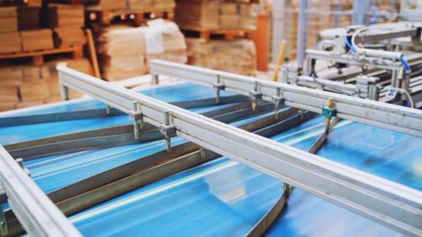 Equipamento Robótico Numa Fábrica Construção Metal Tecnologias Automatizadas Dentro Planta — Vídeo de Stock