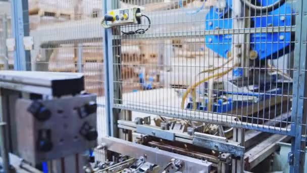Автоматизированное Оборудование Деревообрабатывающем Заводе Интерьер Современной Роботизированной Фабрики Паркетного Производства — стоковое видео