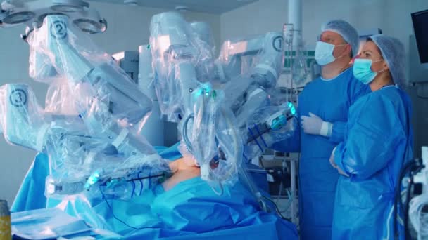 Σύγχρονες Τεχνολογίες Στην Ιατρική Χειρουργικό Ρομπότ Λειτουργία Χειρουργοί Ιατρική Στολή — Αρχείο Βίντεο