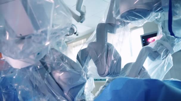 Robotutrustning Jobbet Kliniken Medicinteknisk Produkt Utför Operation Till Patient Modern — Stockvideo