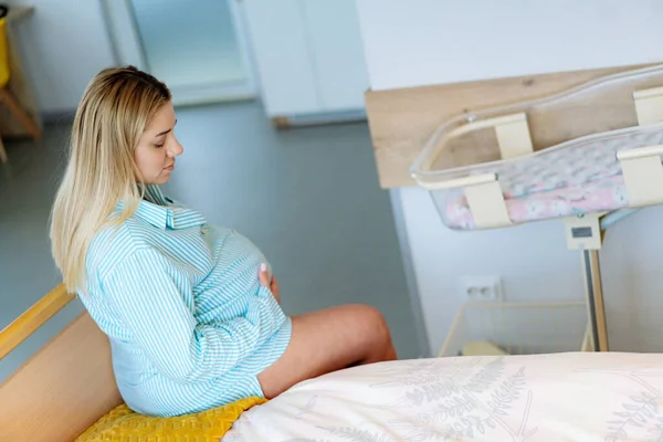 Mladá Těhotná Žena Nemocnici Čekající Dětská Matka — Stock fotografie