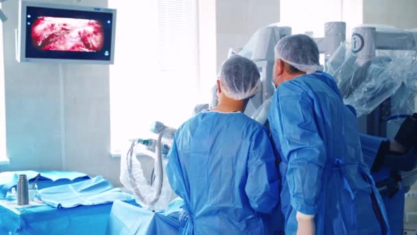 Modernes Operationssystem Medizinischer Roboter Teamchirurg Bei Der Arbeit Operationssaal — Stockvideo